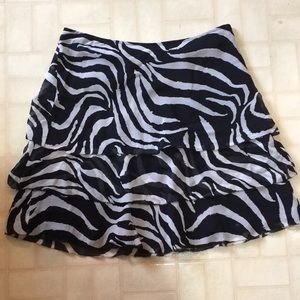 White House Black Market Layered Mini. Size 0.